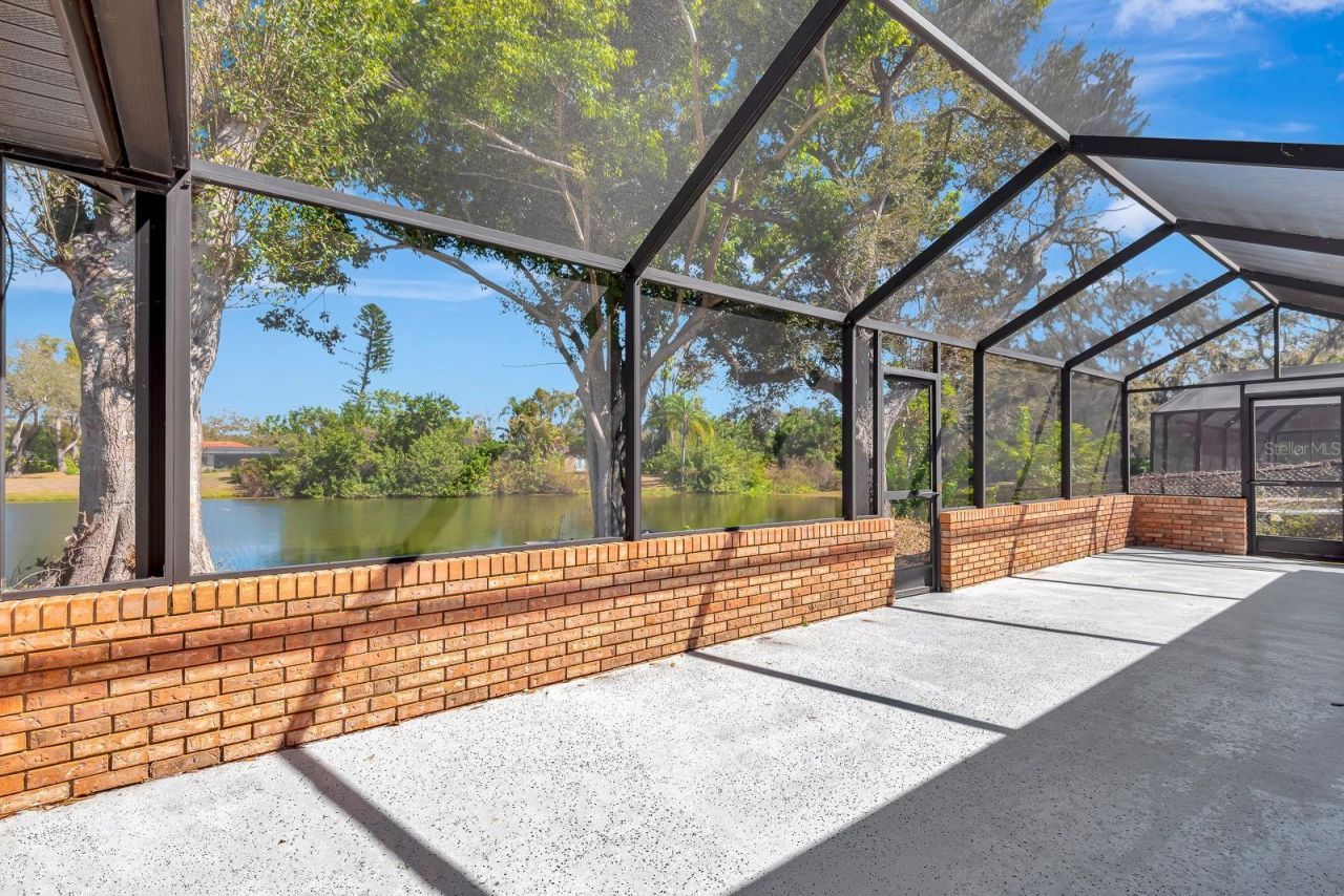 5017 80th Avenue Circle E, Sarasota, FL 34243 Photo