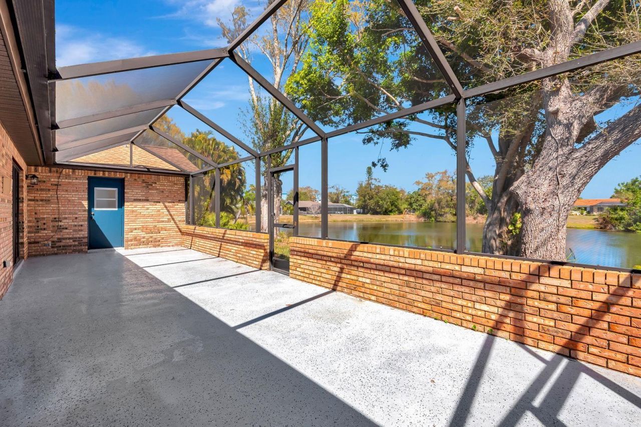 5017 80th Avenue Circle E, Sarasota, FL 34243 Photo