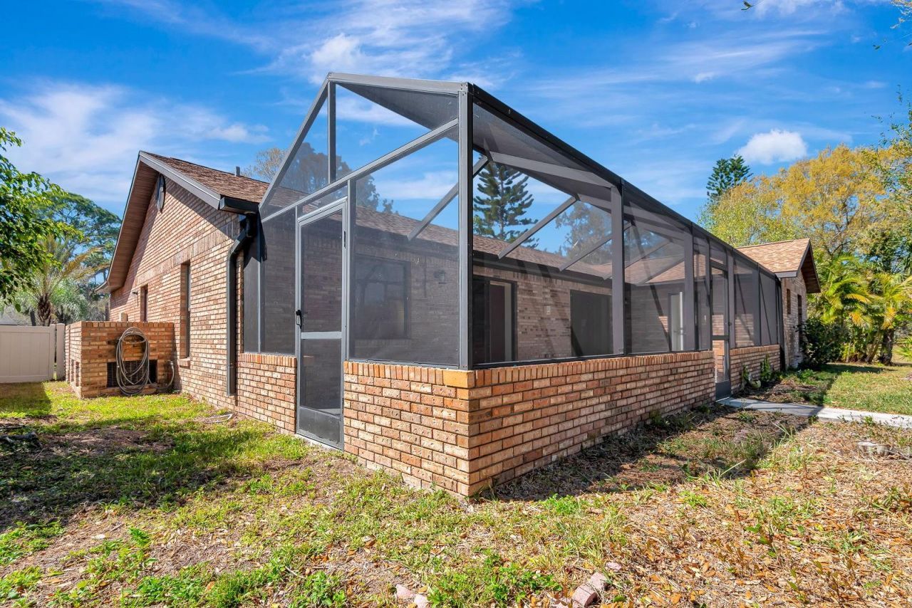 5017 80th Avenue Circle E, Sarasota, FL 34243 Photo