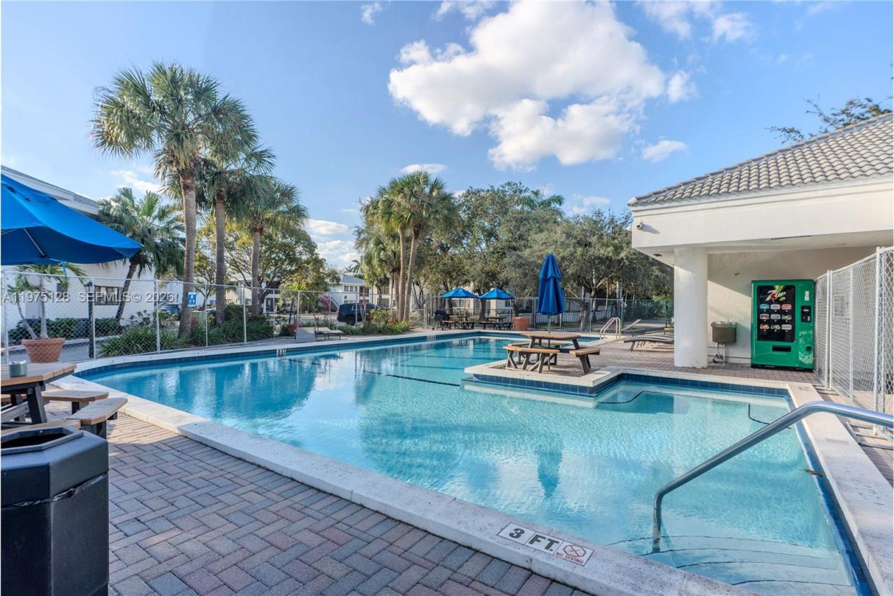 2445 SW 18th Ter , Unit 123, Fort Lauderdale, FL 33315 Photo