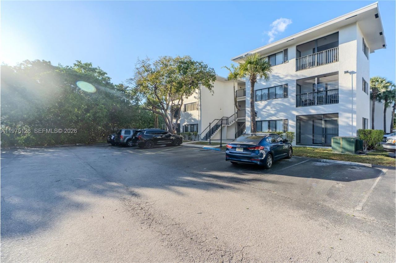 2445 SW 18th Ter , Unit 123, Fort Lauderdale, FL 33315 Photo