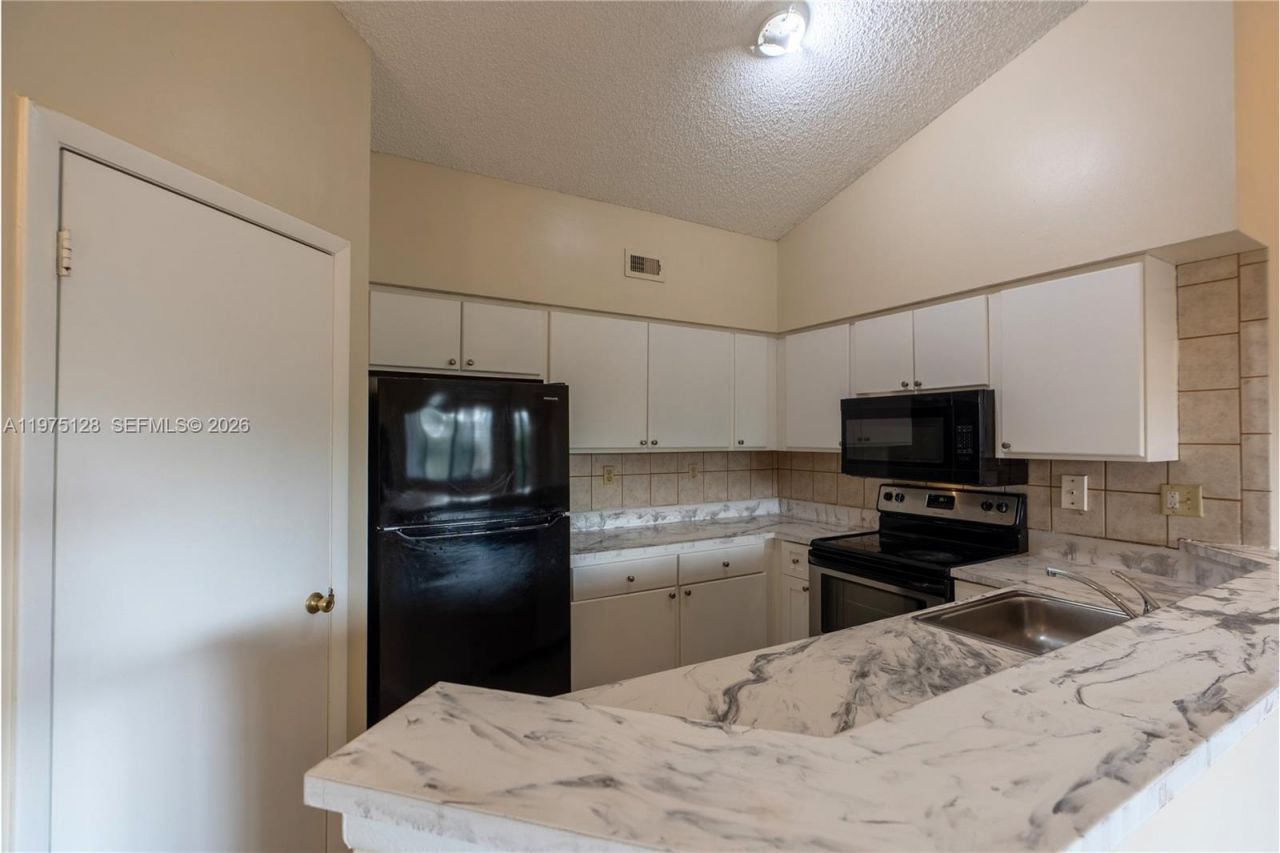 2445 SW 18th Ter , Unit 123, Fort Lauderdale, FL 33315 Photo