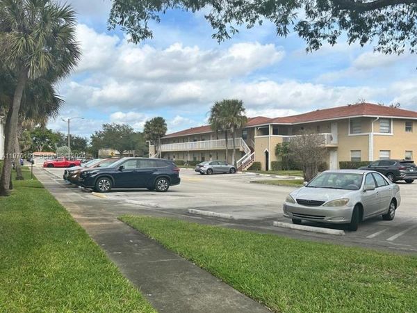 802 Twin Lakes Dr , Unit 17-A, Coral Springs, FL 33071