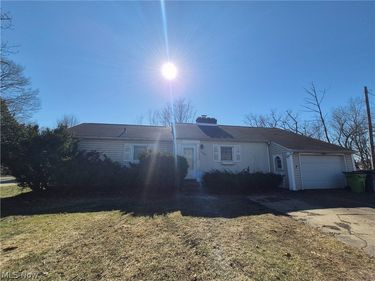 1093 E Schaaf Road, Brooklyn Heights, OH 44131