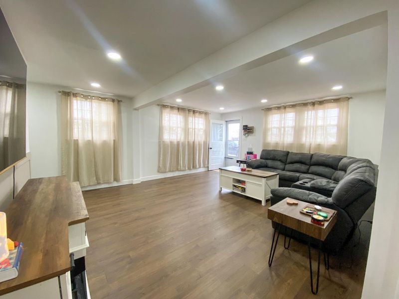 20 E High Street , Jeffersonville, OH 43128 Photo 6