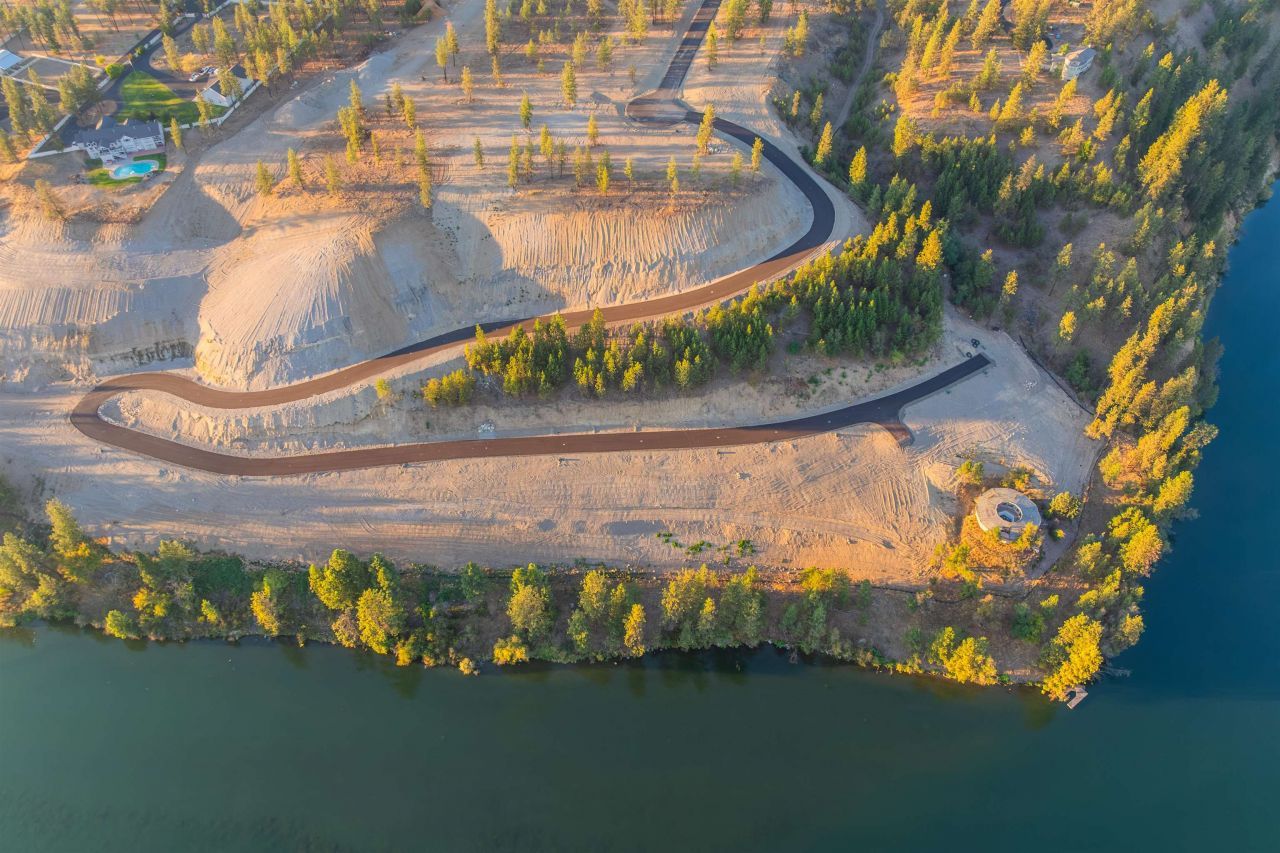 208 Shoreline Way, Nine Mile Falls, WA 99026 Main Photo