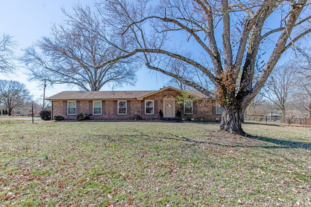 158 Indian Lake Rd, Hendersonville, TN 37075 Main Photo