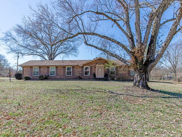 158 Indian Lake Rd, Hendersonville, TN 37075