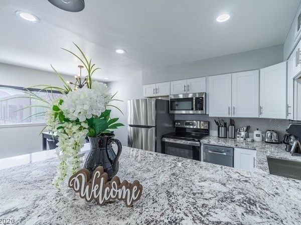 350 E Desert Inn Road , Unit H203, Las Vegas, NV 89109