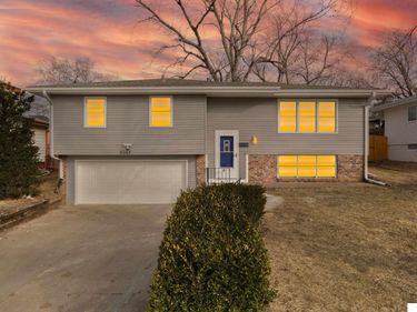 5041 S 93rd Street, Omaha, NE 68127