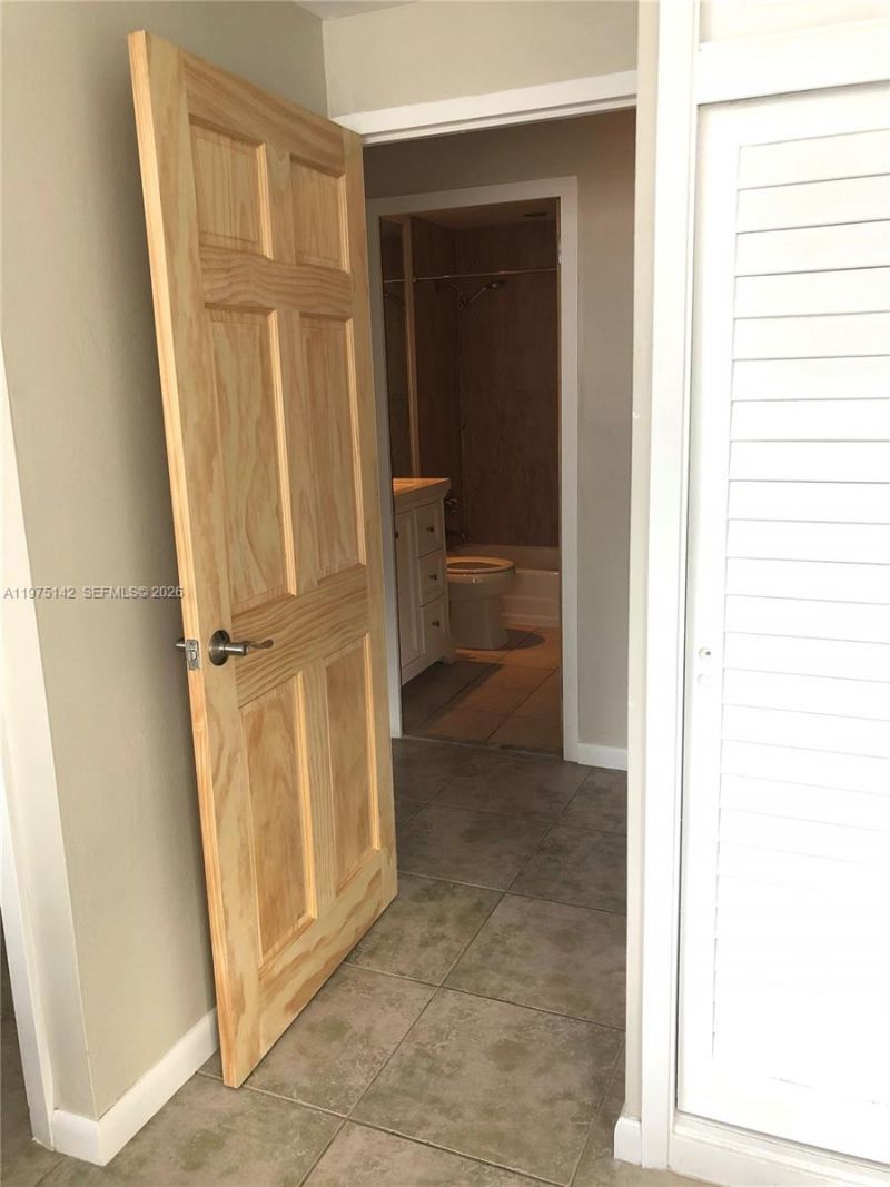 1408 Brickell Bay Dr , Unit 404, Miami, FL 33131 Photo