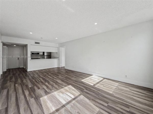 8120 Geneva Ct, Unit 453, Doral, FL 33166