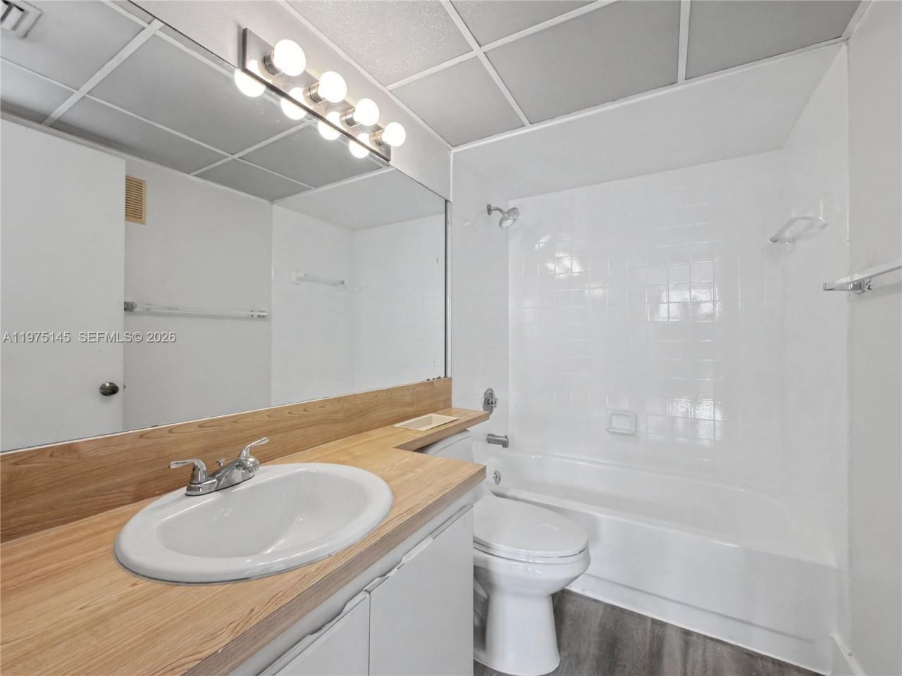 8120 Geneva Ct, Unit 453, Doral, FL 33166 Photo