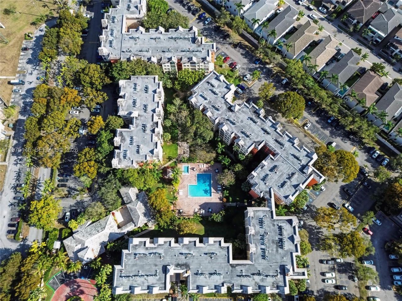 8120 Geneva Ct, Unit 453, Doral, FL 33166 Photo