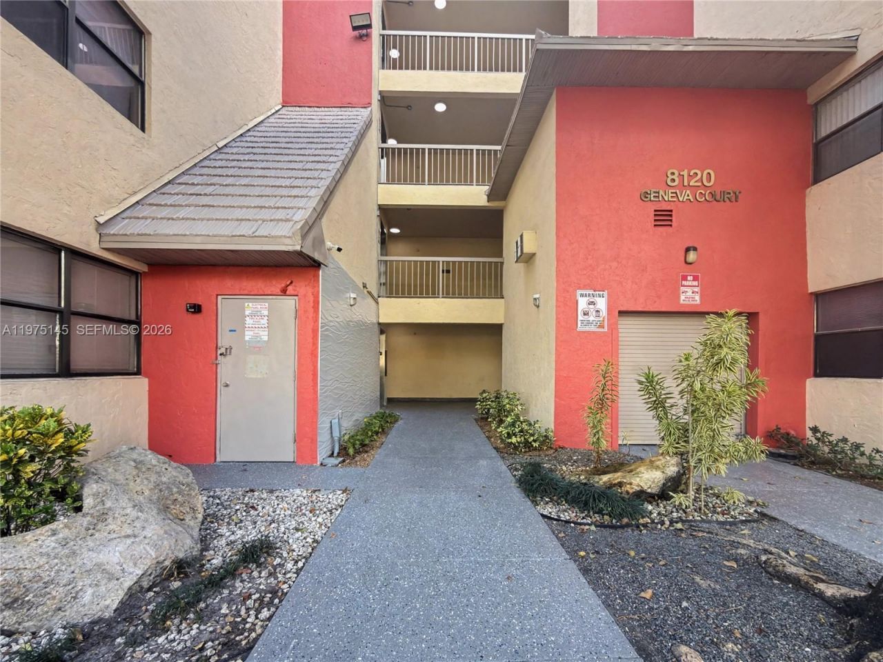 8120 Geneva Ct, Unit 453, Doral, FL 33166 Photo