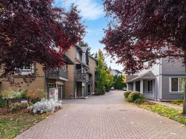 1405 Mallek Cres, Unit 3, Victoria, BC V8T 0A3