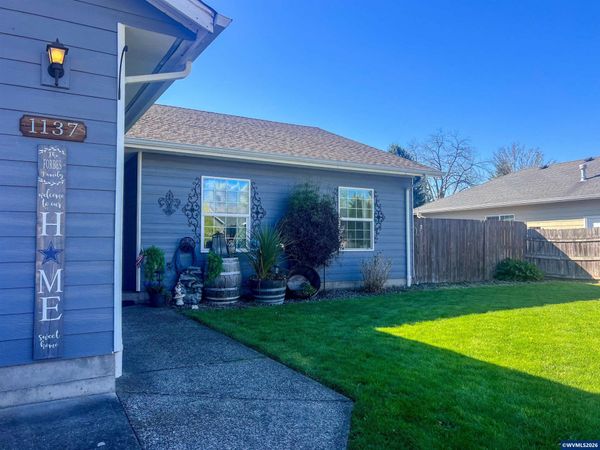 1137 SE 2nd Av, Mill City, OR 97360