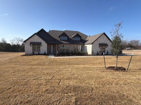 905 Perrin Lane, Van Alstyne, TX 75495