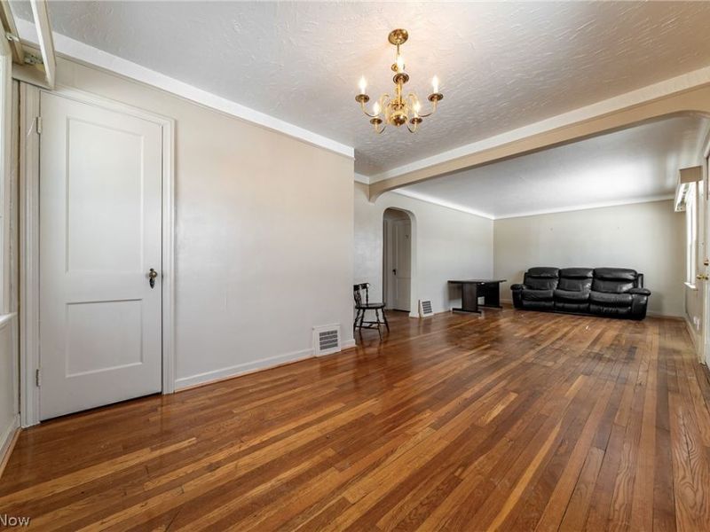 1887 Lawnway Road , South Euclid, OH 44121 Photo 4