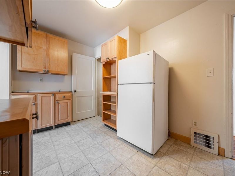 1887 Lawnway Road , South Euclid, OH 44121 Photo 7