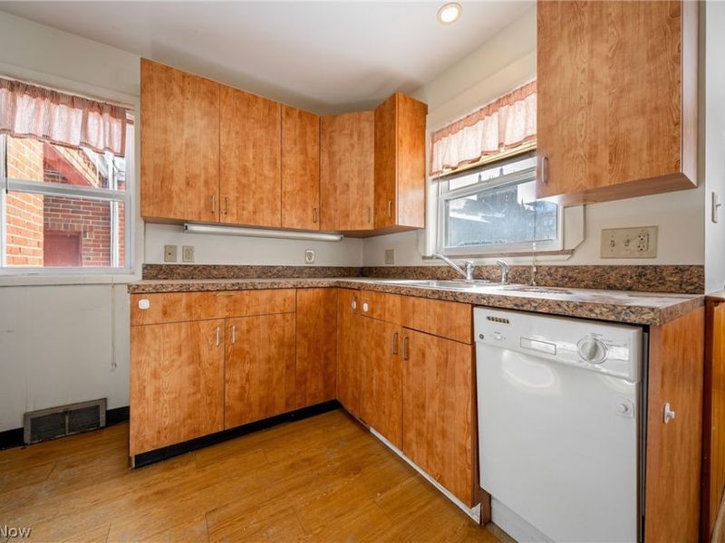 1899 Lawnway Road , South Euclid, OH 44121 Photo 8