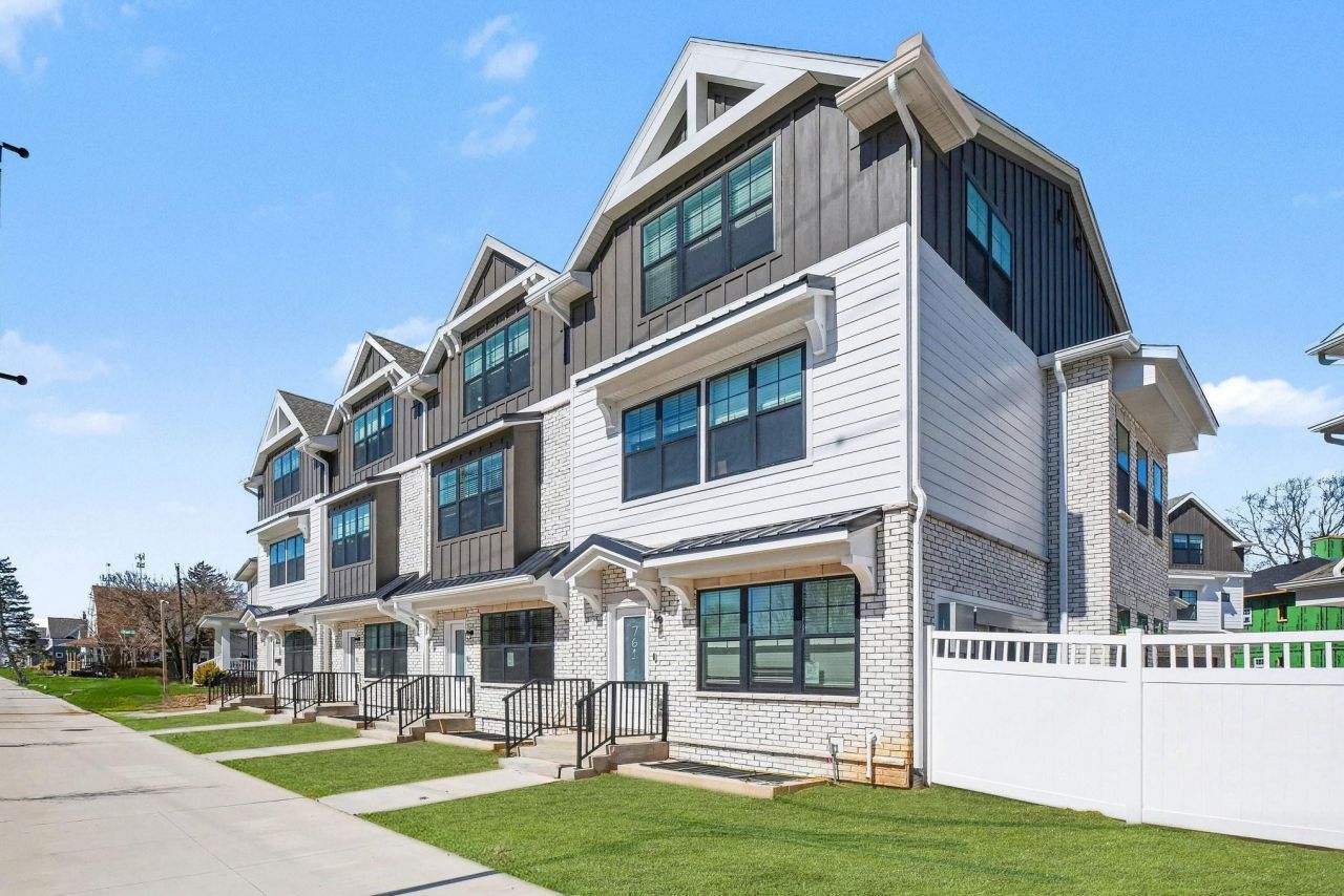 749 South Bend Avenue, South Bend, IN 46617 Main Photo