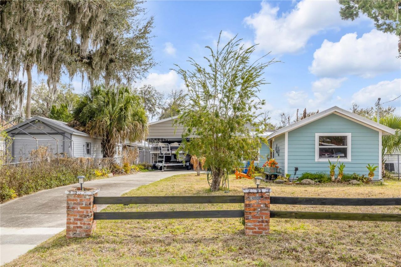 201 Gary Avenue, Oak Hill, FL 32759 Photo