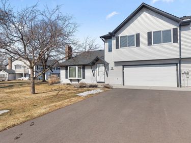 3637 Gershwin Lane N, Oakdale, MN 55128