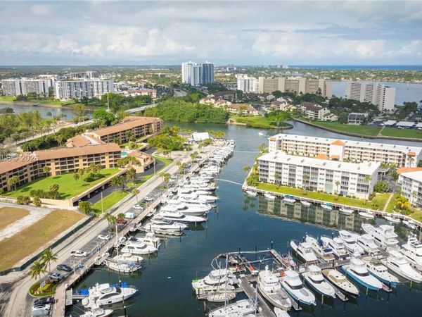 1036 Us Highway 1 , Unit 216, North Palm Beach, FL 33408