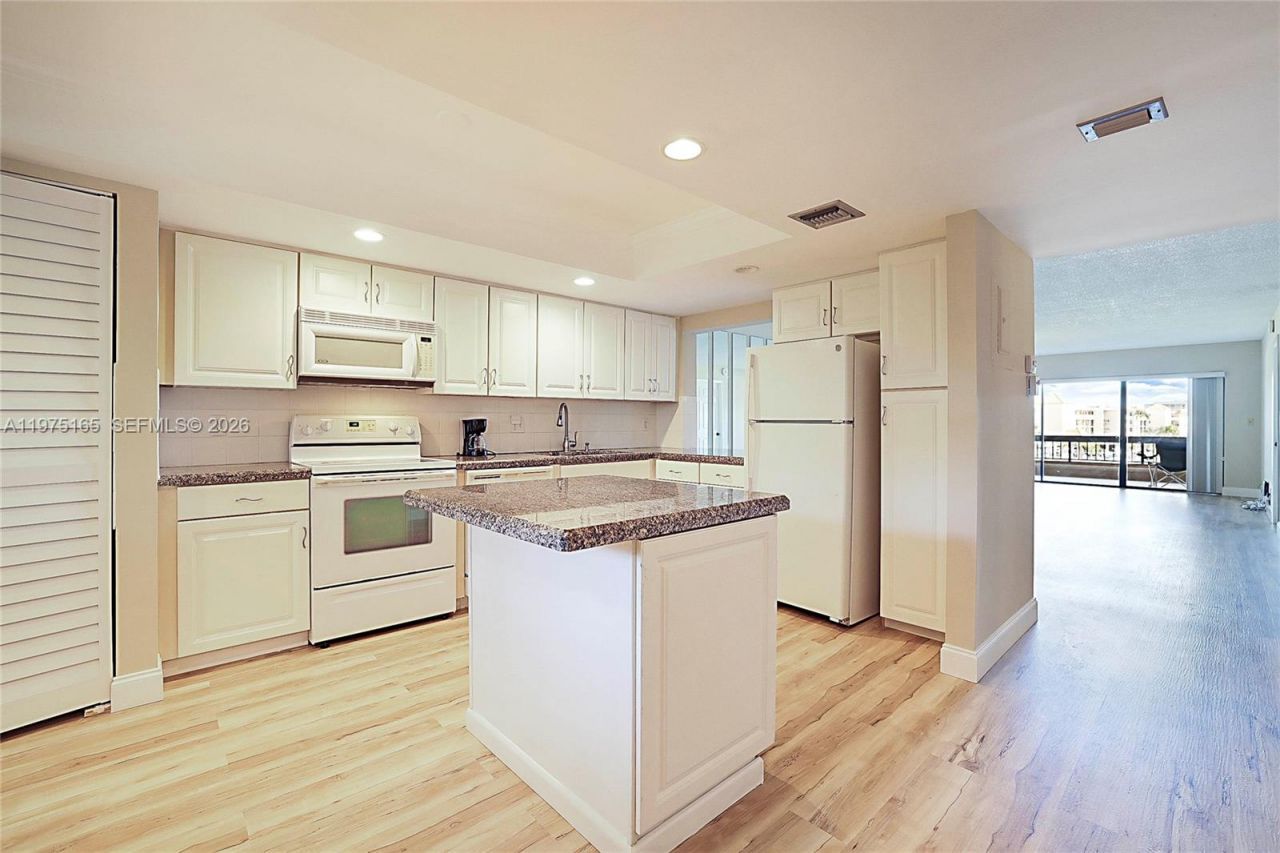 1036 Us Highway 1 , Unit 216, North Palm Beach, FL 33408 Photo