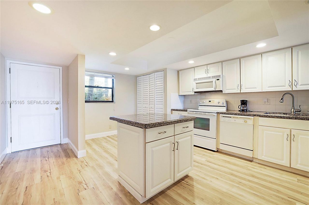 1036 Us Highway 1 , Unit 216, North Palm Beach, FL 33408 Photo