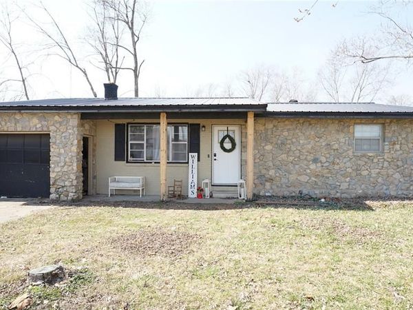 609 Harry Dr , Dexter, MO 63841