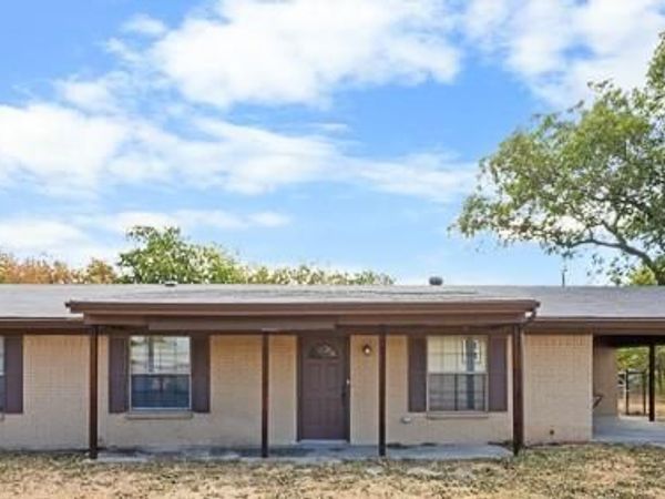 1004 N Cates Street, Decatur, TX 76234
