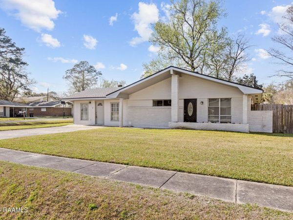 308 Newcastle Drive , Lafayette, LA 70503