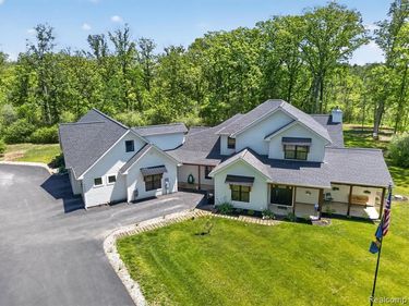 3483 Windwheel Point Drive, Hamburg Twp, MI 48169
