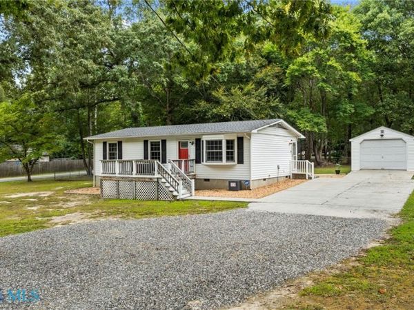 6245 Glenns Road , Gloucester, VA 23061