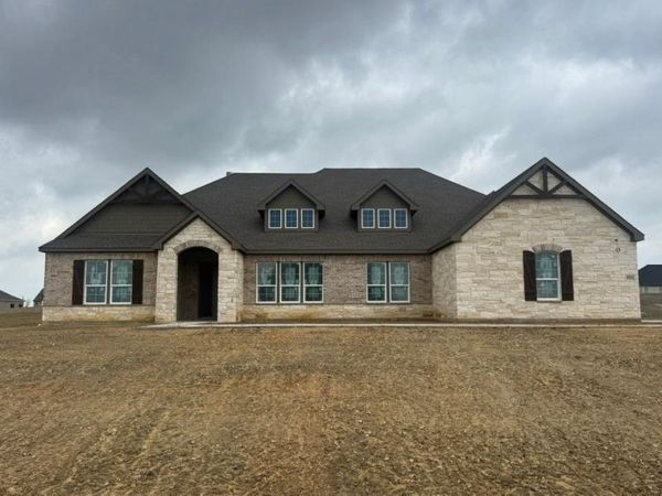 806 Valley Ridge Road, Van Alstyne, TX 75495