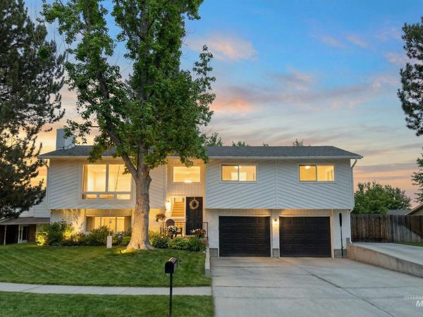 990 N Eagle Hills Way, Eagle, ID 83616