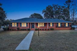 200 Oliver St.  photo 4