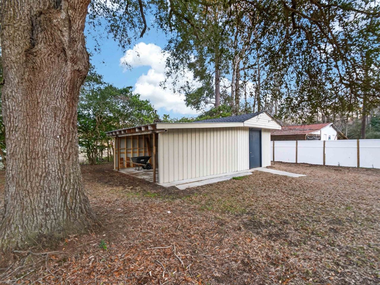 200 Oliver St.  Photo 35