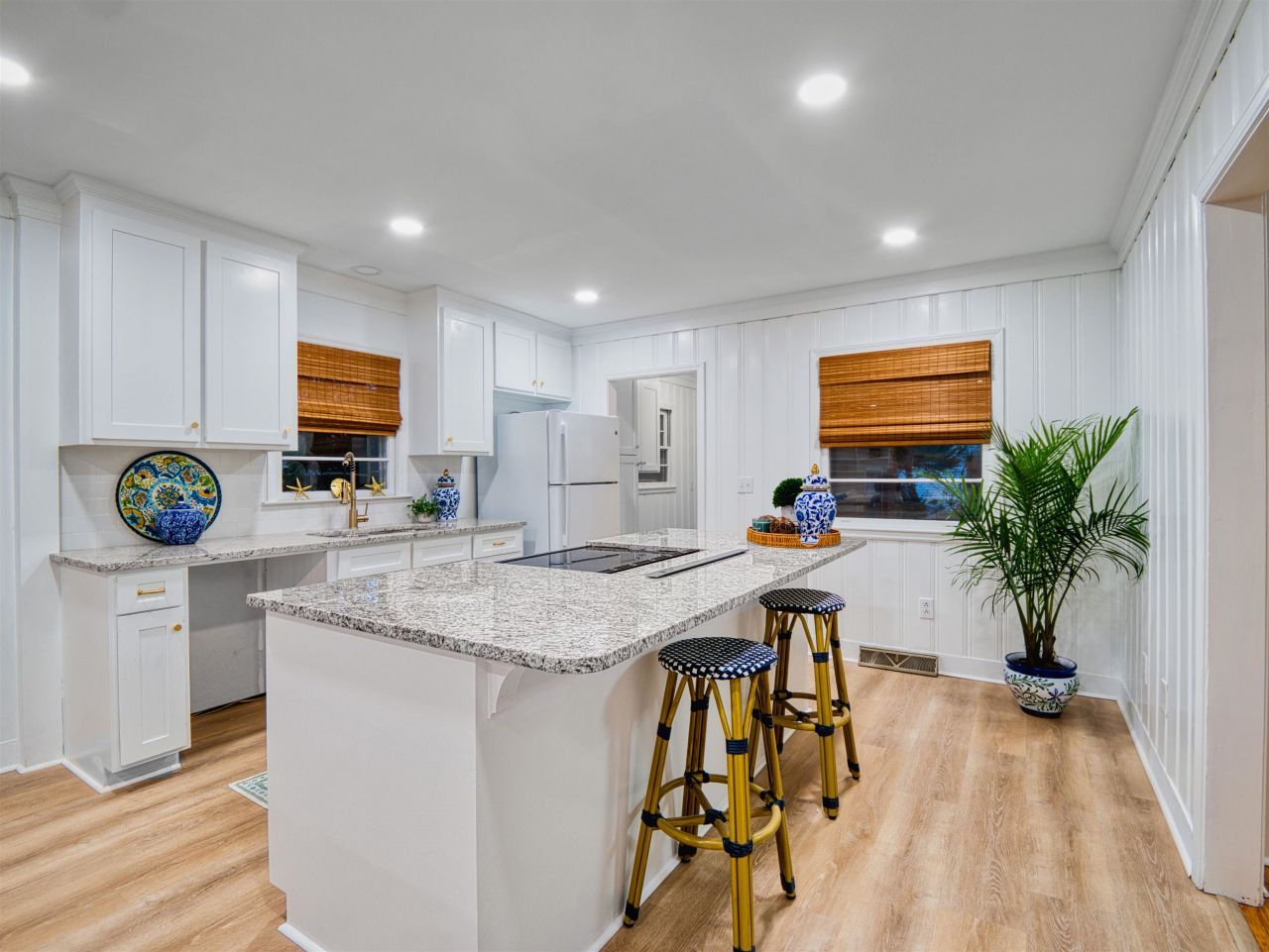 200 Oliver St.  Photo 7