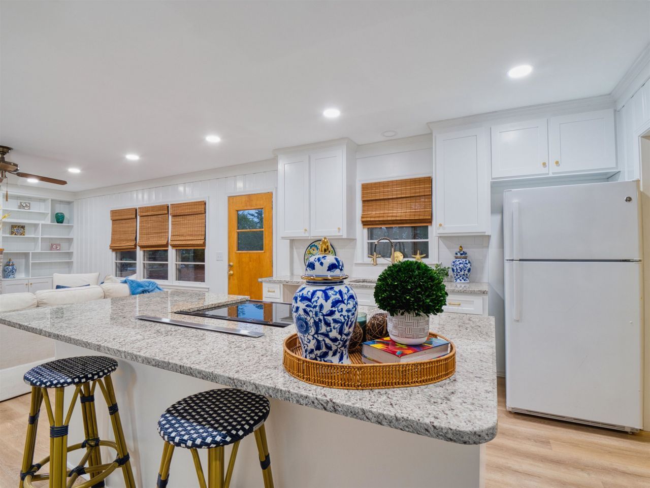 200 Oliver St.  Photo 8