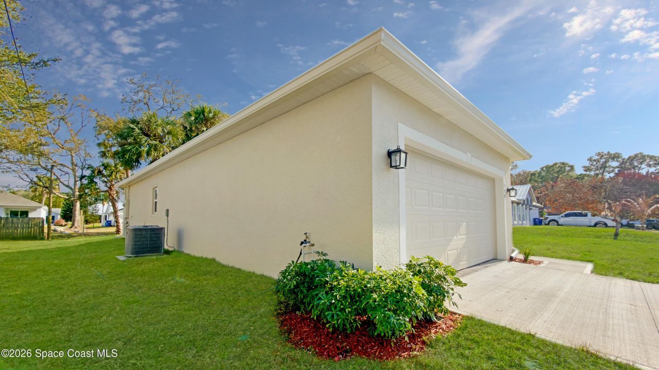594 Bayharbor Terrace, Sebastian, FL 32958 Photo