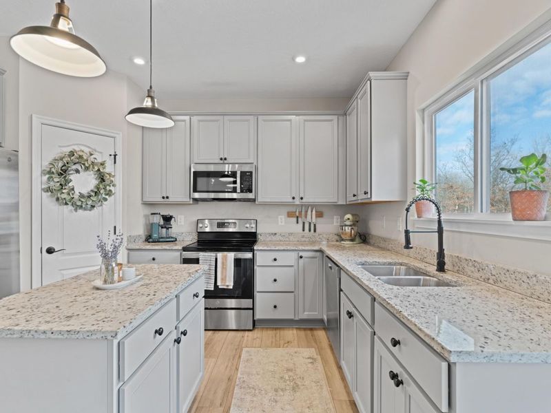 381 Rochdale Run, Delaware, OH 43015 Photo 9