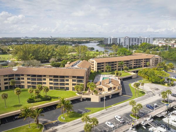 1036 Us Highway 1, Unit 216, North Palm Beach, FL 33408