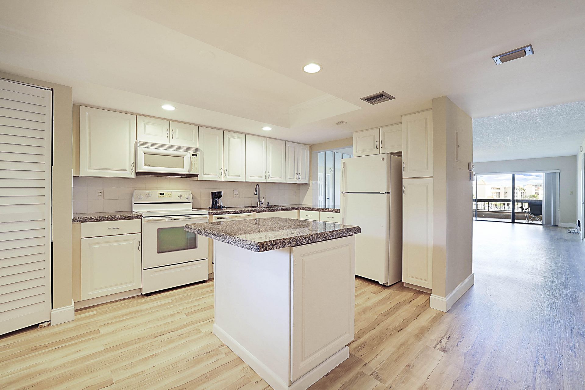 1036 Us Highway 1, Unit 216, North Palm Beach, FL 33408 Photo