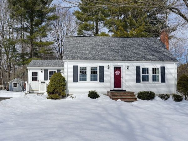 5 Castle Avenue, Medfield, MA 02052