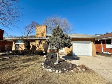 22301 Ardmore Park Drive, St. Clair Shores, MI 48081