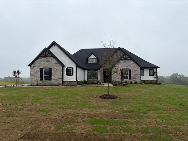 815 Valley Ridge Road, Van Alstyne, TX 75495