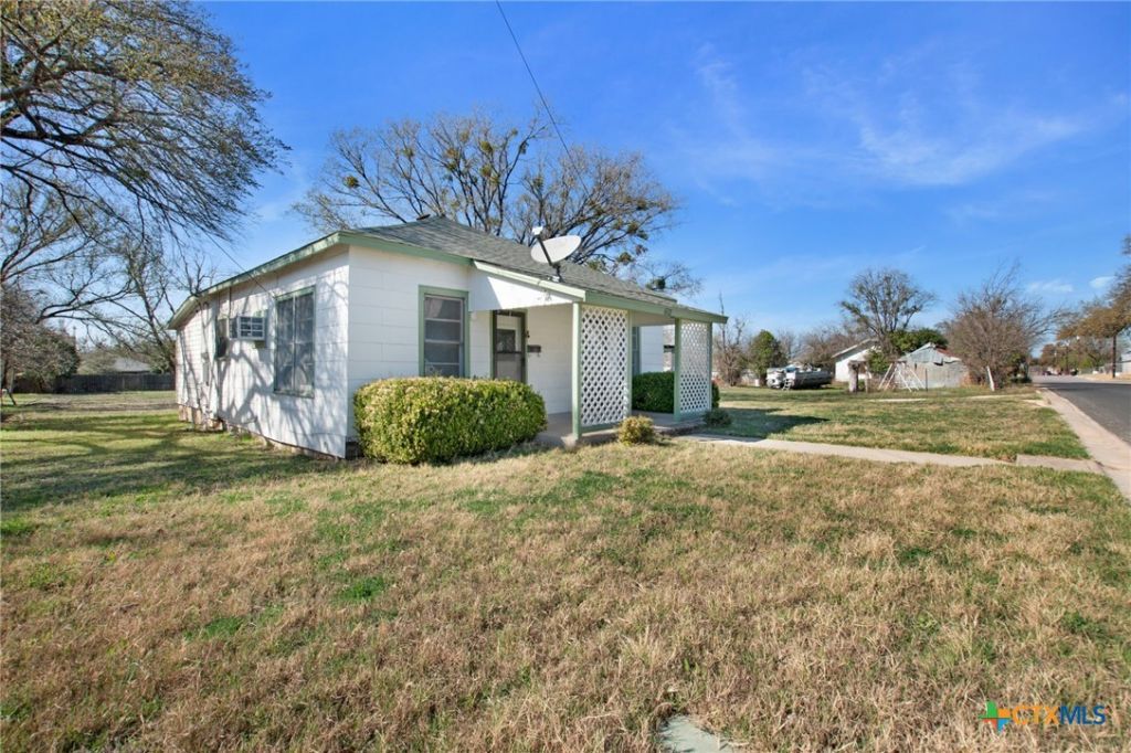 612 Brown Street, Lampasas, TX 76550 Main Photo